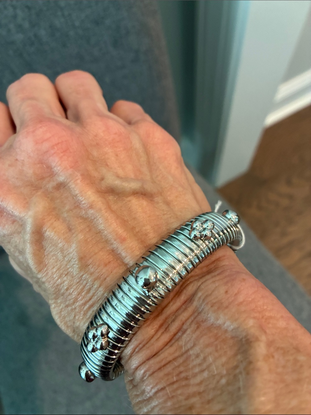 Park Lane Silver Ribbed Floral Accent Bangle Bracelet